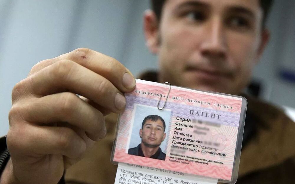 В России мигрантам могут отказать в патенте из-за низкого официального дохода