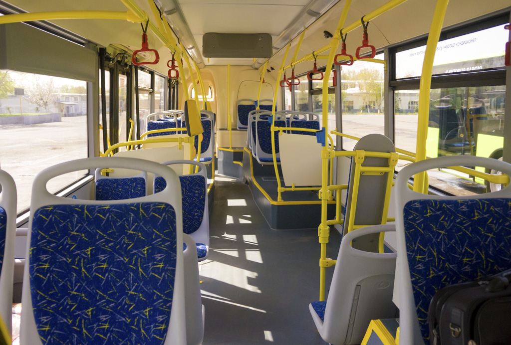 Namanganda avtobusda shilqimlik qilgan chol va unga tarvuzdek musht tushirgan qiz sud qilindi