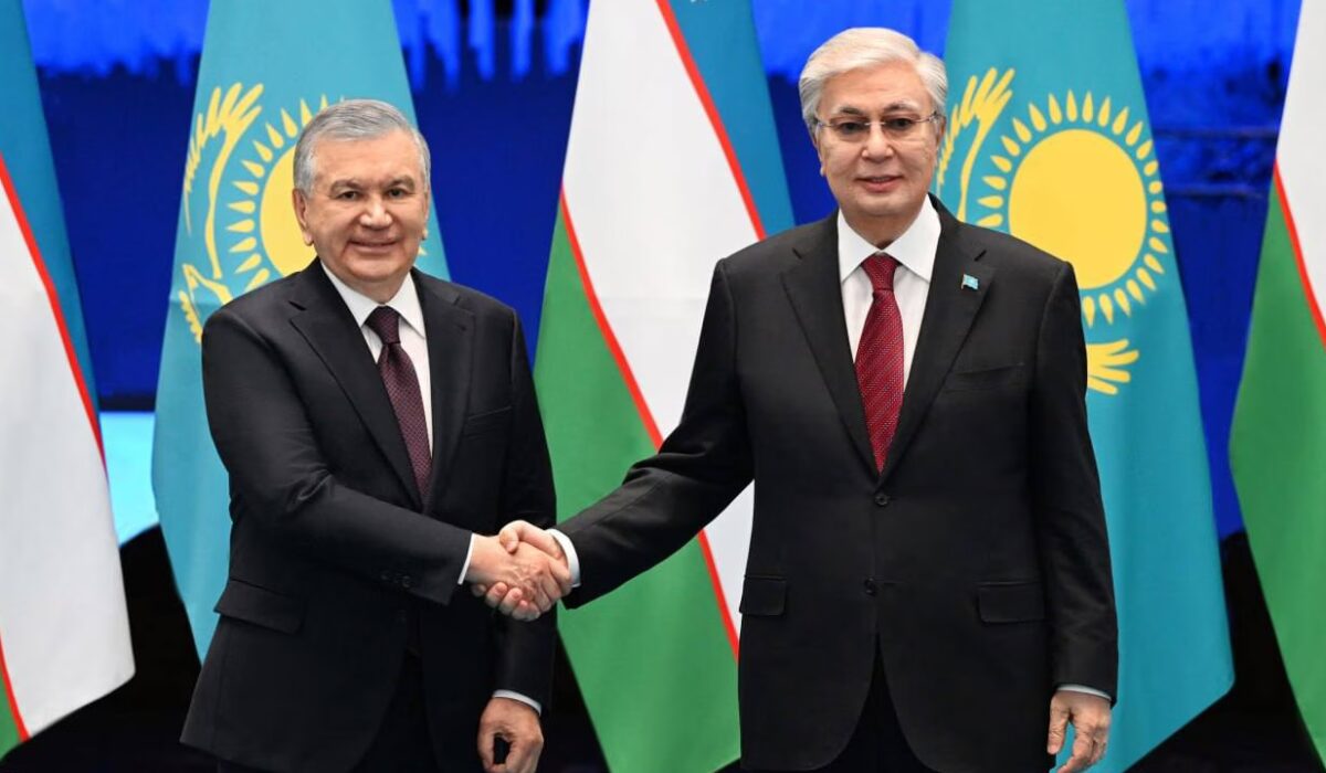 Шавкат Мирзиёев поздравил Касым-Жомарта Токаева с победой его партии на выборах