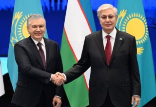 Шавкат Мирзиёев поздравил Касым-Жомарта Токаева с победой его партии на выборах
