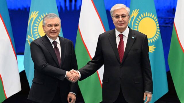 Шавкат Мирзиёев поздравил Касым-Жомарта Токаева с победой его партии на выборах