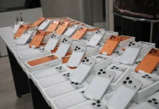 В Ташкенте таможенника задержали за легализацию «серых» iPhone