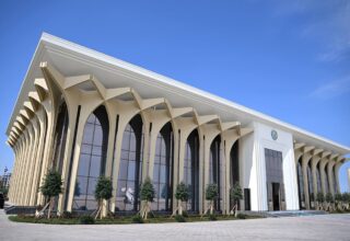 Shavkat Mirziyoyev Urganch xalqaro aeroportidagi rekonstruksiya jarayoni bilan tanishdi