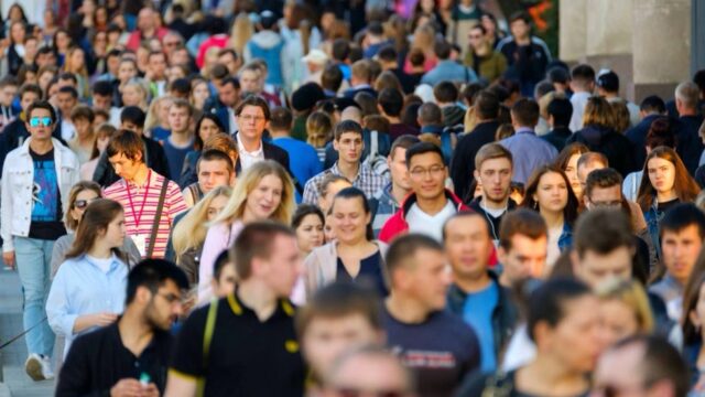 Учёные предложили вдвое сократить население Земли