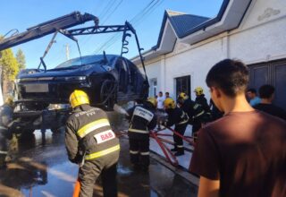 В Ташкенте вспыхнул очередной Zeekr 001 в частном доме