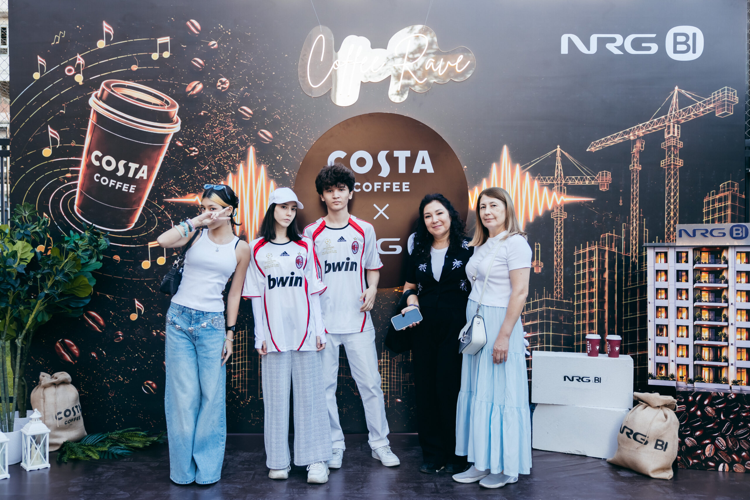 В жилом комплексе San’at прошёл первый фестиваль Coffee Rave от NRG-BI и Costa Coffee