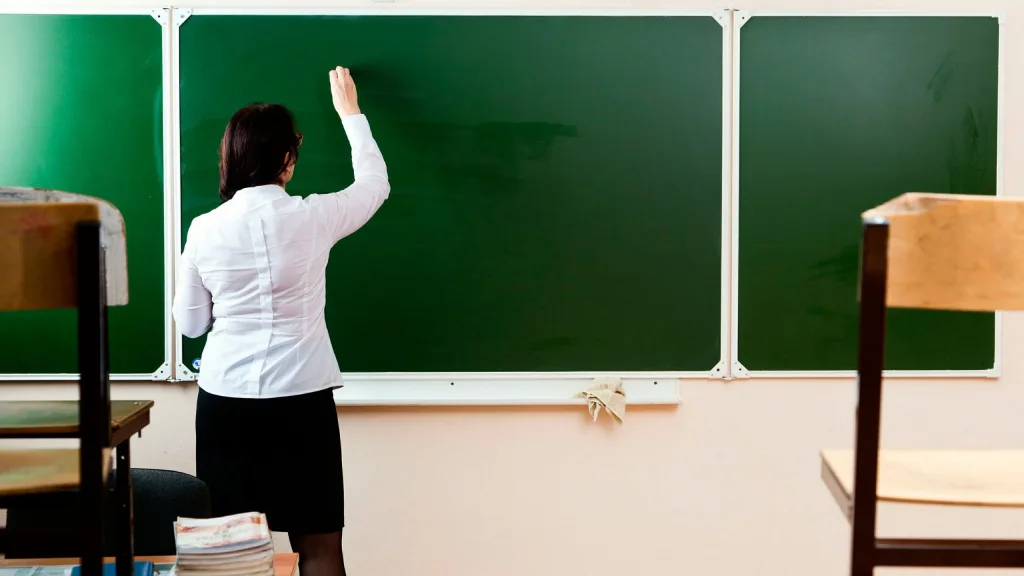 Для педагогов в Узбекистане введут 50% надбавки к зарплате и новые льготы