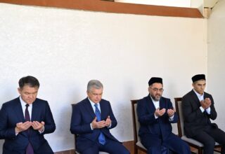 Shavkat Mirziyoyev Qoraqalpog‘istonga tashrifi oldidan Kallibek Kamalov xonadonida bo‘ldi