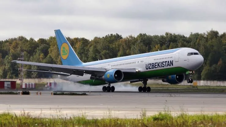 Самолет Uzbekistan Airways не смог войти в воздушное пространство РФ