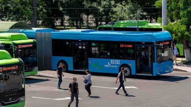 Проезд в транспорте Ташкента при безналичной оплате подорожает до 2500 сумов