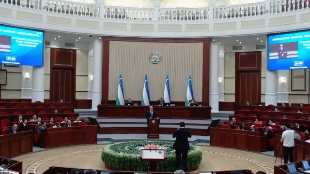 Senat o‘zbek alifbosini o‘zgartirish haqidagi qonunni ma’qulladi
