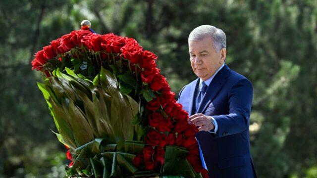 Шавкат Мирзиёев почтил память Ислама Каримова