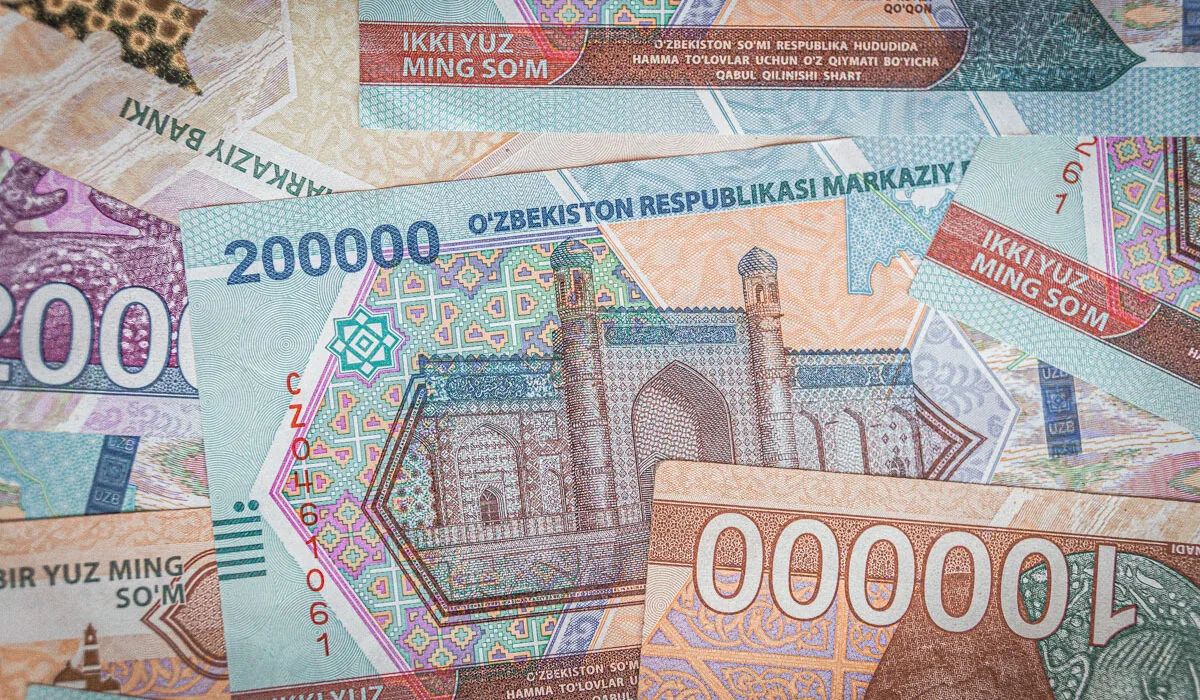O‘zbekistondan deklaratsiyasiz olib chiqiladigan naqd valyuta cheklovi 10 ming dollargacha oshiriladi