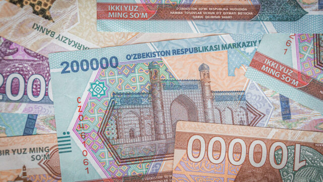 O‘zbekistondan deklaratsiyasiz olib chiqiladigan naqd valyuta cheklovi 10 ming dollargacha oshiriladi