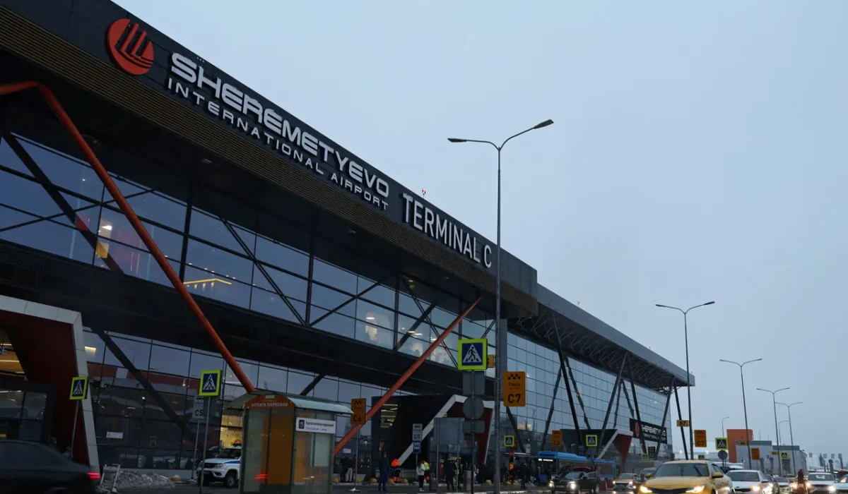 Moskvaga 600 dan ortiq dron hujum qildi: aeroportlar yopildi