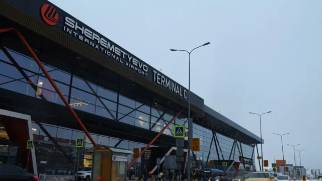 Moskvaga 600 dan ortiq dron hujum qildi: aeroportlar yopildi
