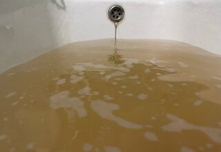 Ташкент накрыла волна жалоб на горячую воду с запахом керосина