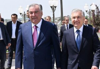 Шавкат Мирзиёев поздравил Эмомали Рахмона с днем рождения