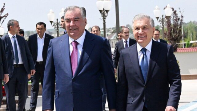 Шавкат Мирзиёев поздравил Эмомали Рахмона с днем рождения