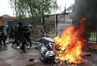 Во Франции протестуют школьники: задержаны более 160 человек