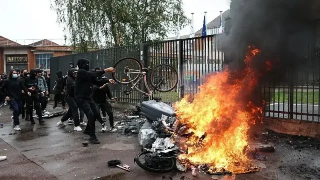 Во Франции протестуют школьники: задержаны более 160 человек