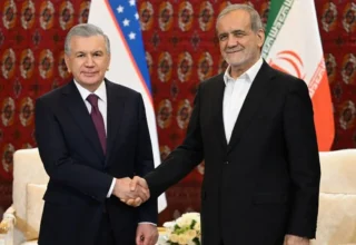 Шавкат Мирзиёев поздравил Масуда Пезешкиана с днем рождения