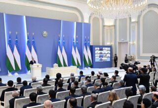 В Узбекистане врачам будут выдавать электромобили и платить надбавки до 5,5 млн сумов