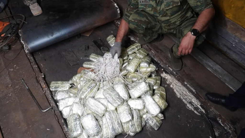 В Узбекистан пытались ввезти более 52 килограммов гашиша и опия из Афганистана
