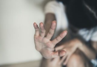 В Ташкенте мужчина два года преследовал и насиловал школьницу